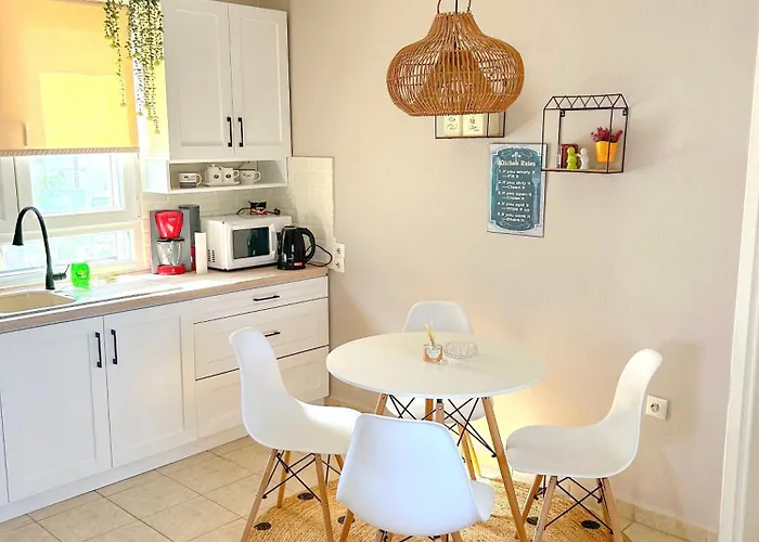 Davanti Al Mare * Epanomí