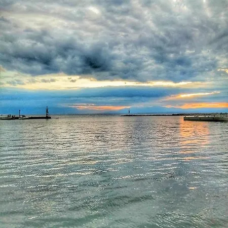 Davanti Al Mare *